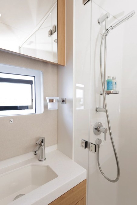 Catana Group Bali 5.8 - 4 + 2 cab. New Horizons 4