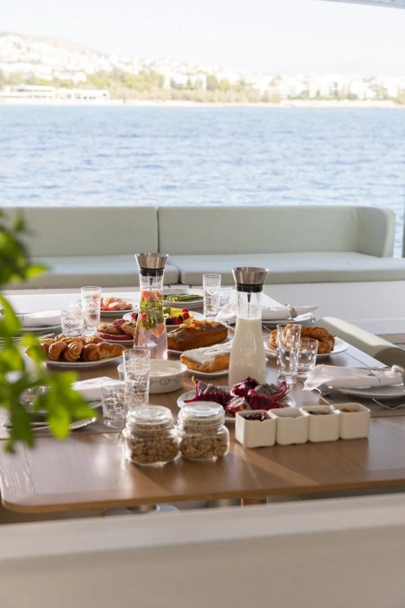 Catana Group Bali 5.8 - 4 + 2 cab. New Horizons 4