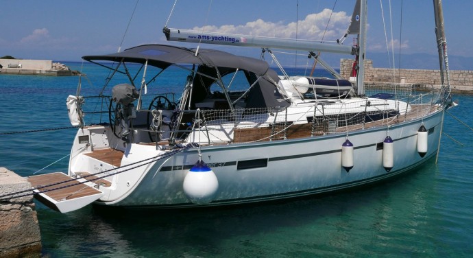 Bavaria Yachtbau Bavaria Cruiser 37 - 3 cab. Into the Blue