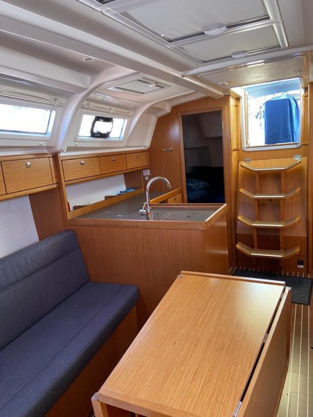 Bavaria Yachtbau Bavaria Cruiser 37 - 3 cab. Into the Blue