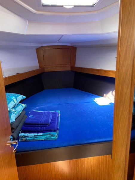 Bavaria Yachtbau Bavaria Cruiser 37 - 3 cab. Into the Blue