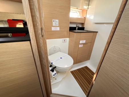 Bavaria 33 Sport HT Palermo | Yacht Charter Croatia | Travelboat