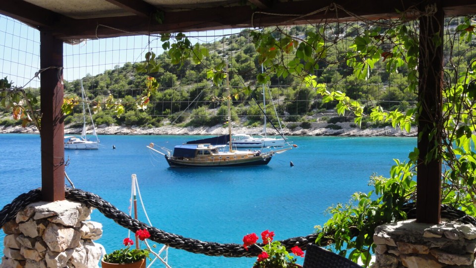 Custom Made Larus - 3 + 1 cab. Larus