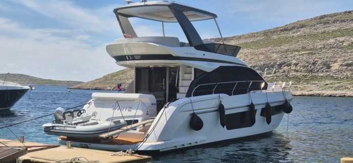 Azimut / Benetti Yachts Azimut 53 Fly White