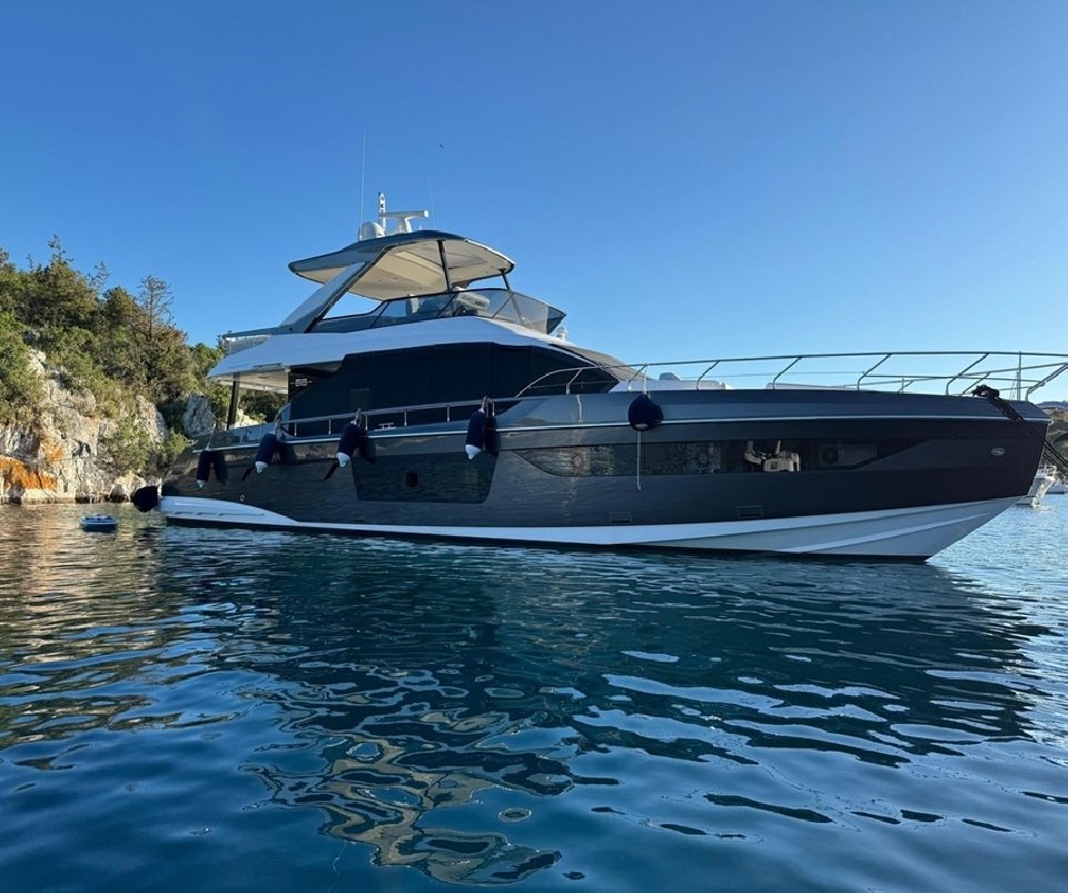 Azimut / Benetti Yachts Azimut 68 - 4 + 1 cab. Pangea