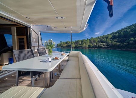 Azimut 72 Fly | Yacht Charter Croatia | Travelboat