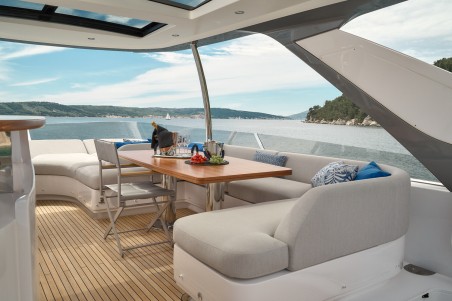 Azimut / Benetti Yachts Azimut 78 Fly - 4 + 1 cab. Viva