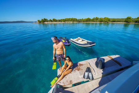 DOMINATOR SHIPYARD Dominator 780S Deluxe Dalia