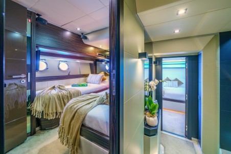 DOMINATOR SHIPYARD Dominator 780S Deluxe Dalia