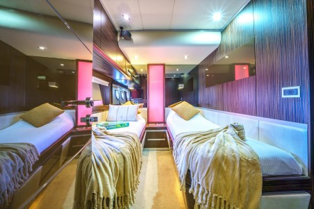 DOMINATOR SHIPYARD Dominator 780S Deluxe Dalia