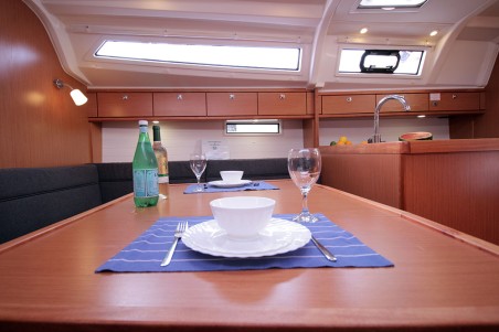 Bavaria Yachtbau Bavaria Cruiser 37 - 3 cab. Black Pearl