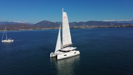 Fountaine Pajot Fountaine Pajot Astrea 42 - 4 + 2 cab. Gloria