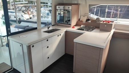 Fountaine Pajot Fountaine Pajot Astrea 42 - 4 + 2 cab. Reina