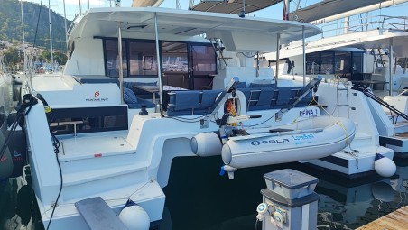 Fountaine Pajot Fountaine Pajot Astrea 42 - 4 + 2 cab. Reina