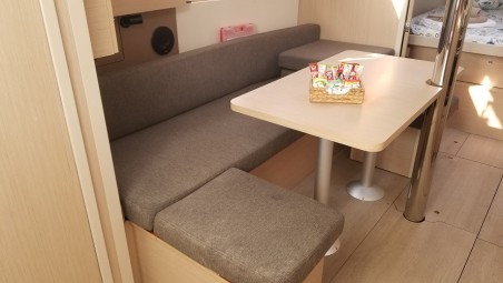 Bénéteau Oceanis 38.1 Rosa Bella