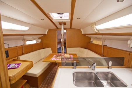 Jeanneau Sun Odyssey 36i Izella