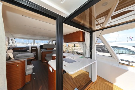 Greenline Yachts Greenline 48 Fly Red Hot