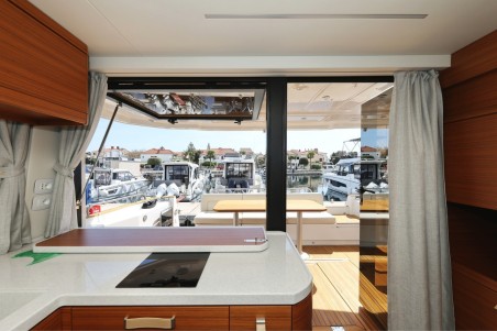 Greenline Yachts Greenline 48 Fly Red Hot