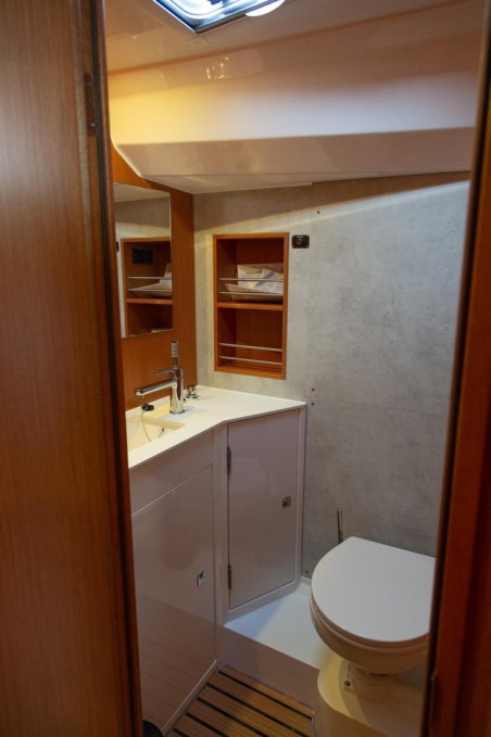 Bavaria C42 | Czarter jachtu Chorwacja | Travelboat