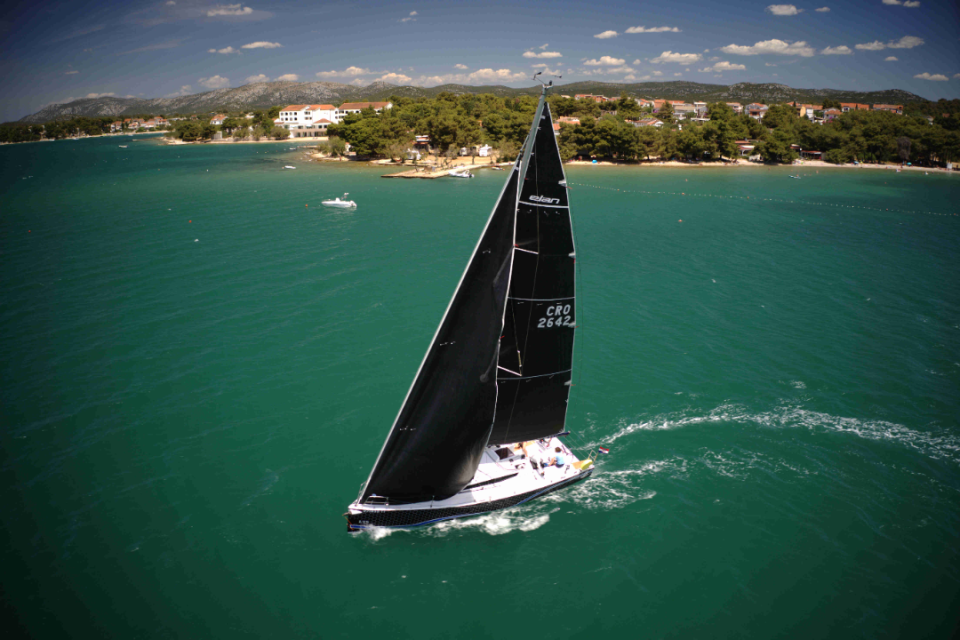 Elan Marine Elan E4 - 2 cab. Raptor