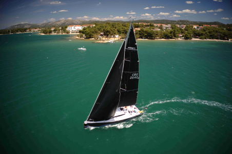 Elan Marine Elan E4 - 2 cab. Raptor