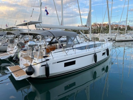 Bavaria Yachtbau Bavaria C38 Mala Hana