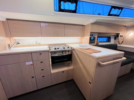 Bavaria Yachtbau Bavaria C38 Mala Hana