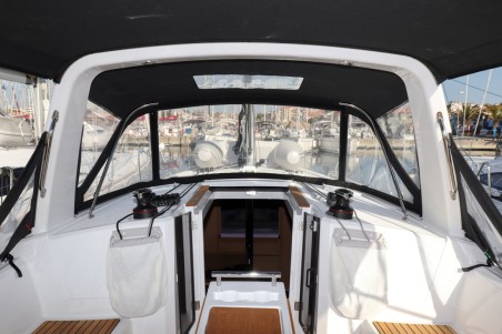 Bénéteau Oceanis 38.1 Dama