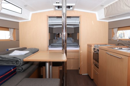 Bénéteau Oceanis 38.1 Dama