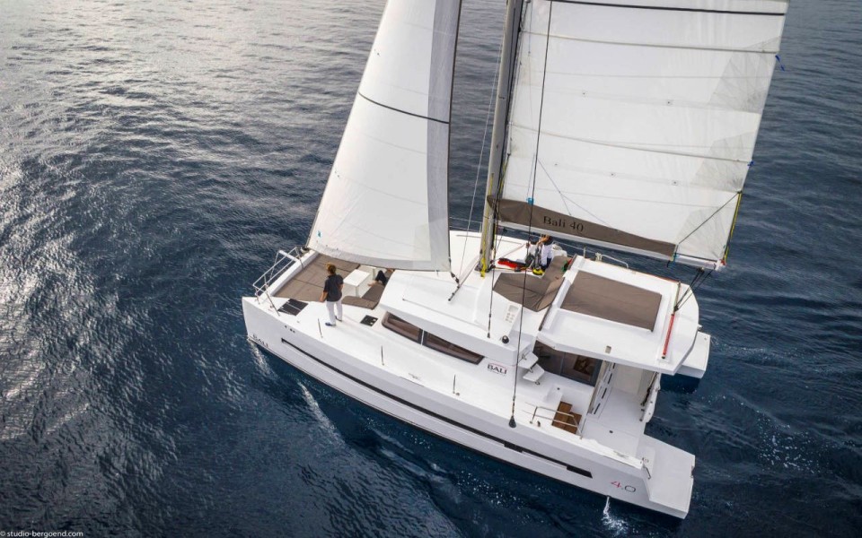 Catana Group Bali 4.0 - 4 + 2 cab. DRAGONERA