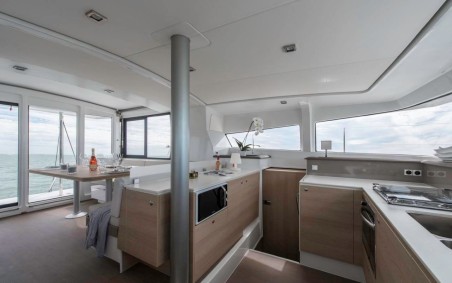 Catana Group Bali 4.0 - 4 + 2 cab. DRAGONERA