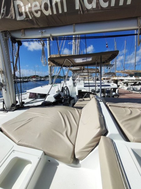 Catana Group Bali 4.0 - 4 + 2 cab. LONJA