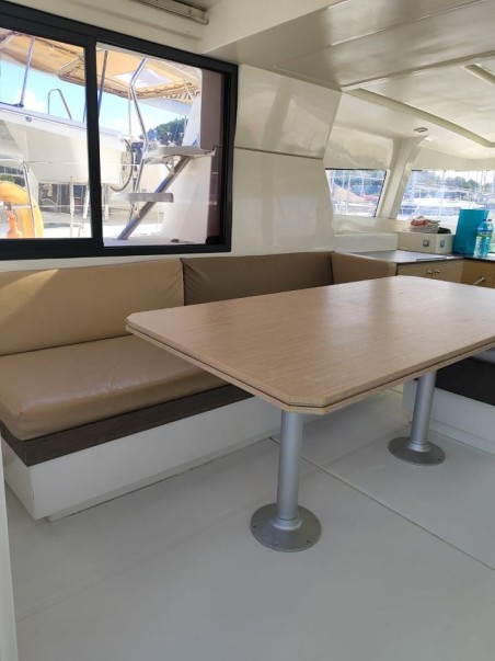 Catana Group Bali 4.0 - 4 + 2 cab. LONJA