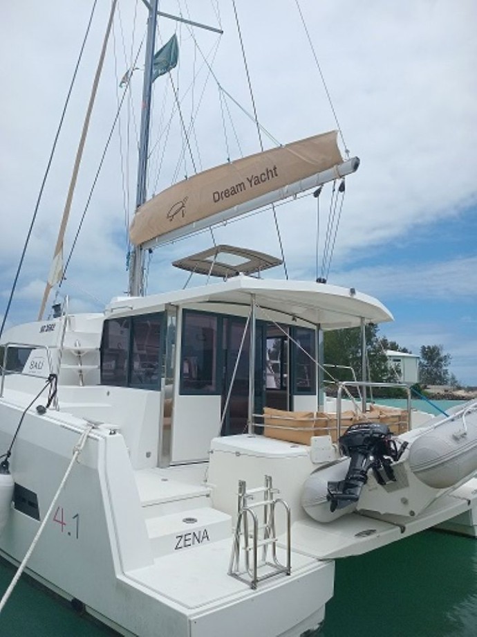 Catana Group Bali 4.1 - 3 + 1 cab. ZENA