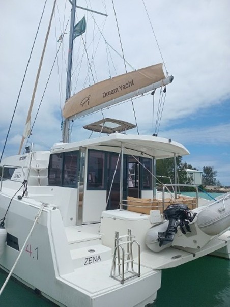 Catana Group Bali 4.1 - 3 + 1 cab. ZENA