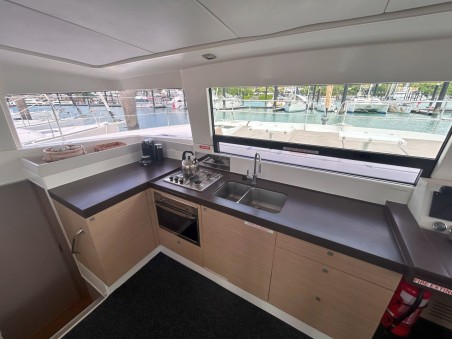 Catana Group Bali 4.3 - 4 + 2 cab. ALCINA_DB