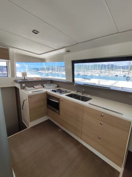 Catana Group Bali 4.3 - 4 + 2 cab. JULIA II