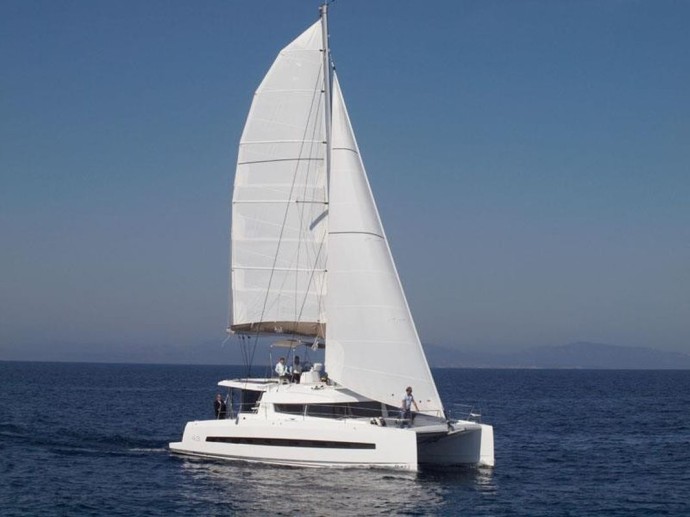 Catana Group Bali 4.3 - 4 + 2 cab. MANWE