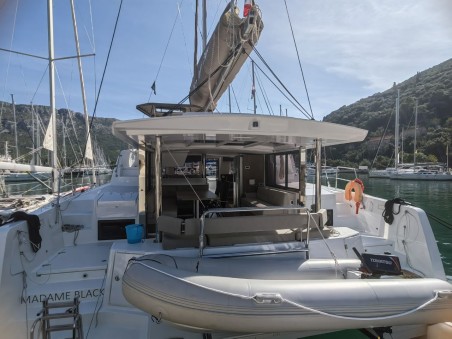 Catana Group Bali 4.4 - 4 + 1 cab. MADAME BLACK