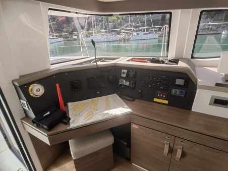 Catana Group Bali 4.4 - 4 + 1 cab. MADAME BLACK