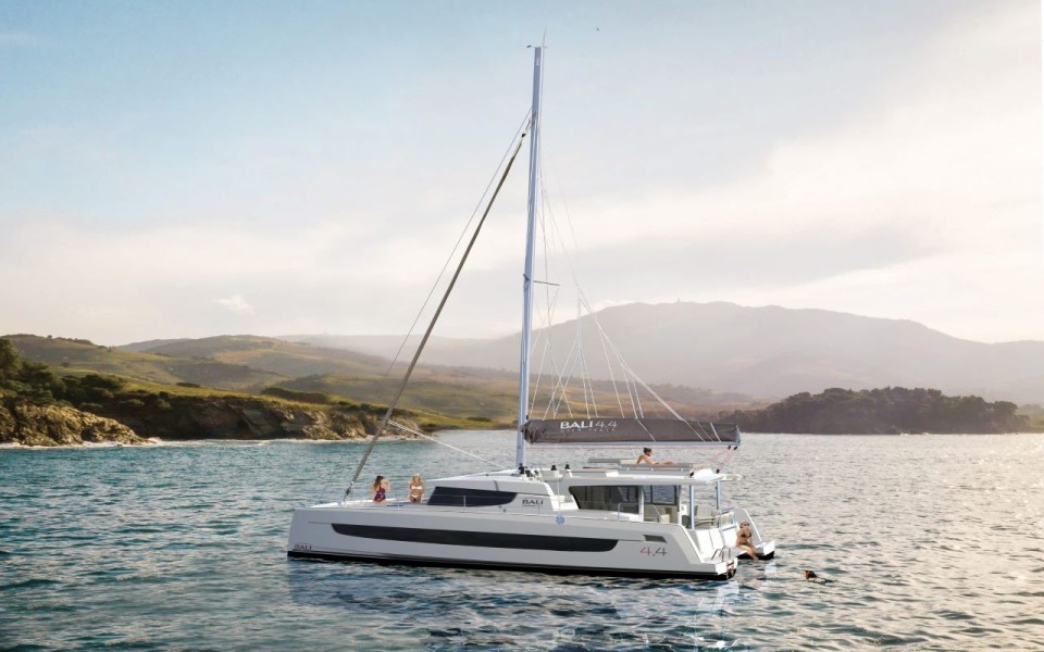 Catana Group Bali 4.4 - 4 + 2 cab. KOT NOU
