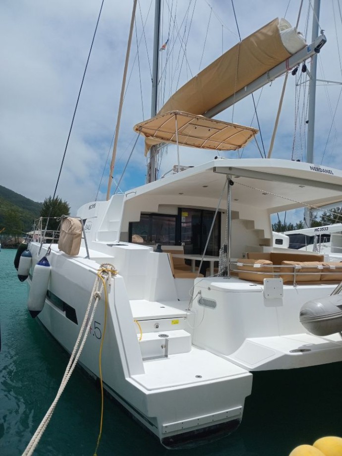Catana Group Bali 4.5 - 4 + 2 cab. NERDANEL
