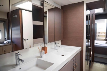 Catana Group Bali 5.4 - 5 + 2 cab Q-LOVE