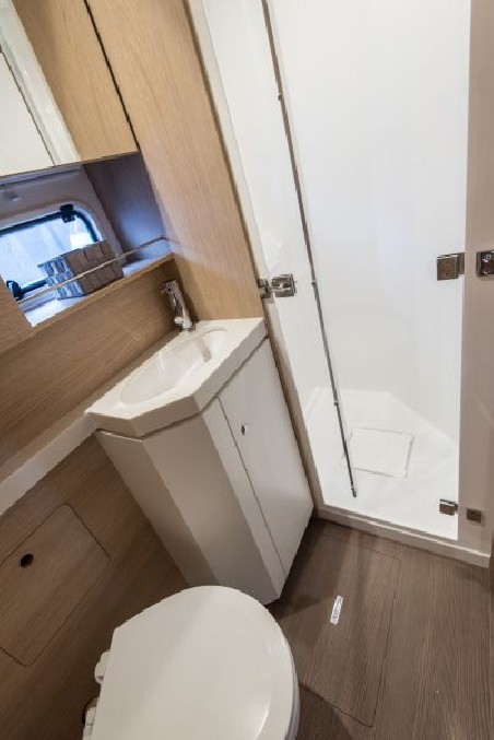 Catana Group Bali 5.4 - 6 + 2 cab. ASTER