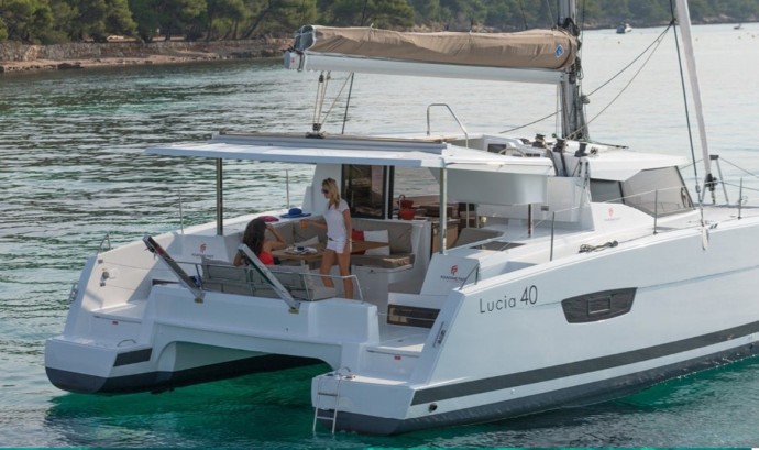Fountaine Pajot Fountaine Pajot Lucia 40 - 4 cab. HAPPY HOUR