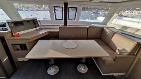 Fountaine Pajot Fountaine Pajot Lucia 40 - 4 cab. HARFANG