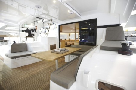 Lagoon-Bénéteau Lagoon 42 - 4 + 2 cab. BIMINI