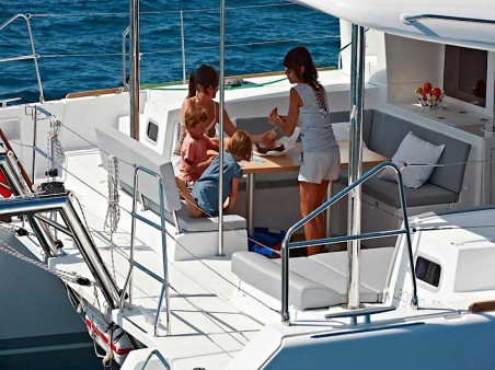 Lagoon 450 F | Yacht Charter Belize | Travelboat