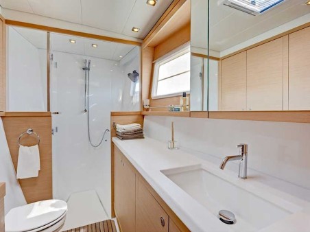 Lagoon 450 F | Yacht Charter Belize | Travelboat