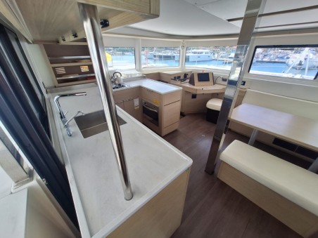 Lagoon-Bénéteau Lagoon 46 - 4 + 2 cab. BOATYLICIOUS